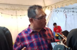 Thauhid Beri Penghargaan Peserta Lomba di Acara Ekspo Erau Adat Pelas Benua