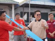 Rendi Solihin Salurkan Bantuan Perahu dan Bibit Udang bagi Para Nelayan di Muara Badak
