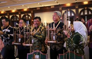 Pemkab Kukar Terima Dua Penghargaan dari Menteri Koperasi dan UKM