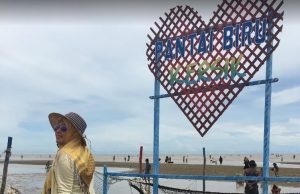 Pantai Biru Desa Kersik, Ramai Pengunjung di Musim Libur Lebaran