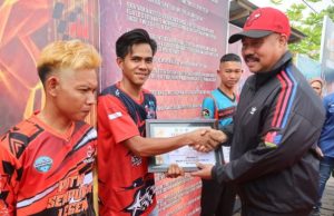 Bupati Kukar Berikan Sumbangan Rp 10 Juta, Dukung Lomba Balap Ketinting di Desa Embalut